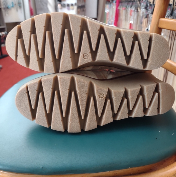 Lady shoes - Picture 2 of 3